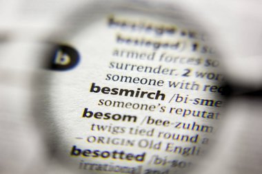 Sözlükte besmirch sözcüğü veya tümceciği.