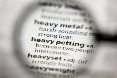 Sözlükte ağır okşama sözcüğü veya tümceciği.