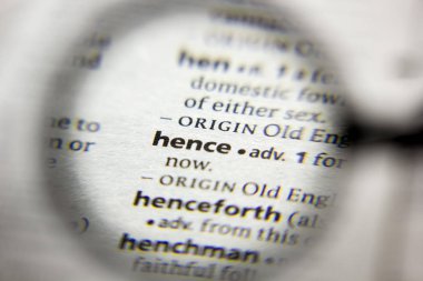 Sözlükte yer alan sözcük veya tümcecik.