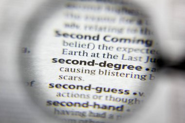 Sözlükteki sözcük veya tümcecik İkinci derece.