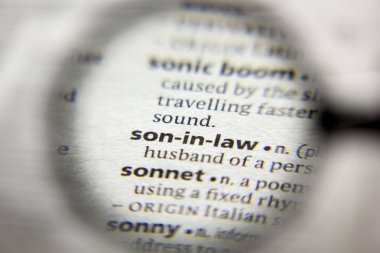 Sözlükte Damadı sözcüğü veya deyimi.