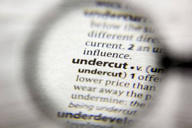 Sözlükte alt kesilen sözcük veya tümcecik.