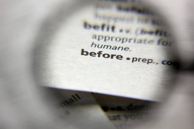 Sözlükte önce sözcük veya tümcecik.