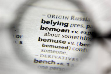 Sözlükteki sözcük veya tümcecik sızlandır.