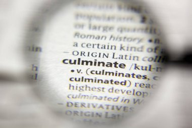 Sözlükte Doruk sözcüğü veya tümceciği.