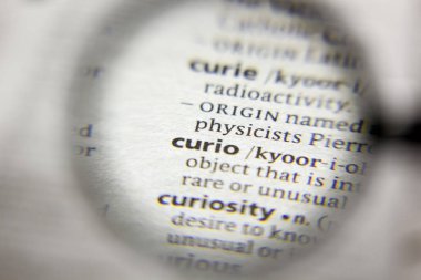 Sözlükteki curio sözcüğü veya tümceciği.