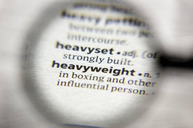 Sözlükteki ağır sözcük veya tümcecik.