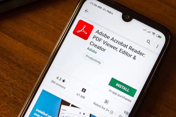 Ivanovsk, Oroszország-június 26, 2019: Adobe Acrobat Reader app a kijelzőn a smartphone. — Stock Fotó