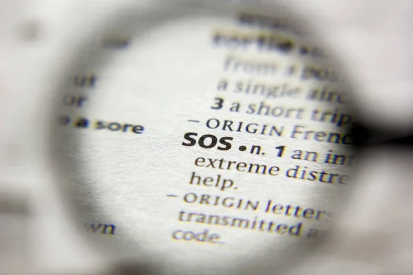 A palavra ou frase SOS em um dicionário . — Fotografia de Stock