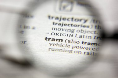 Sözlükteki tramvay sözcüğü veya tümceciği.