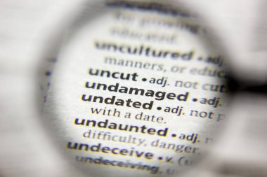 Sözlükte Hasarsız sözcük veya tümcecik.