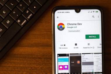 Ivanovsk, Rusya - 26 Haziran 2019: Chrome Dev uygulaması akıllı telefonun ekranında.