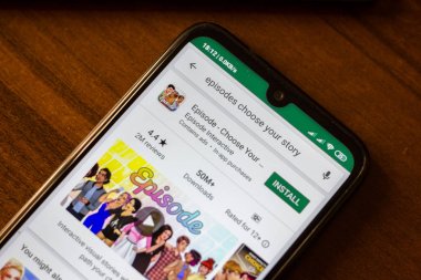 İvanovsk, Rusya-26 Haziran 2019: Bölüm-akıllı telefonun ekranında hikaye uygulamanızı seçin.