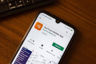 İvanovsk, Rusya-26 Haziran 2019: akıllı telefonun ekranında Suntrust mobil uygulaması.