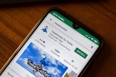 İvanovsk, Rusya-26 Haziran 2019: akıllı telefonun ekranda Twitter uygulaması için TweetCaster.