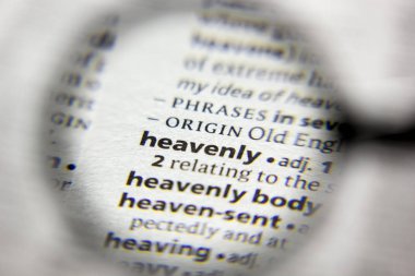 Sözlükteki heavenly sözcüğü veya tümceciği.