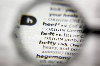 Sözlükteki heft sözcüğü veya tümceciği.