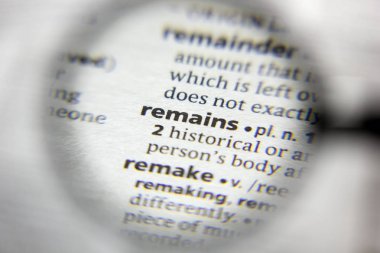 Sözlükte kalan sözcük veya tümcecik.