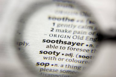 Sözlükte soothsayer sözcüğü veya tümceciği.