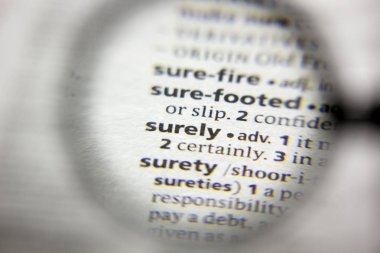 Sözlükte mutlaka sözcük veya tümcecik.