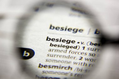 Sözlükte Kuşatma sözcüğü veya tümceciği.