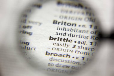 Sözlükteki kelime veya ifade Brittle.