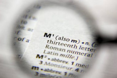 Sözlükteki M sözcüğü veya tümceciği.