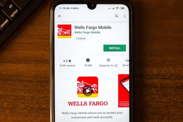 Ивановск, Россия - 26 июня 2019 года: приложение Wells Fargo Mobile на дисплее смартфона . — стоковое фото