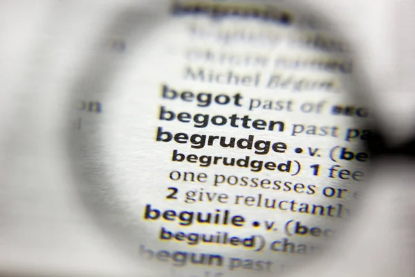 A palavra ou frase Begrudge em um dicionário . — Fotografia de Stock