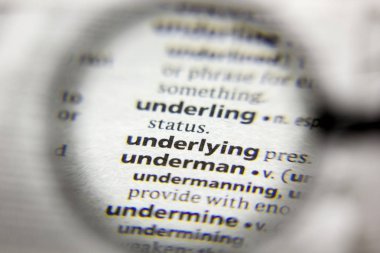 Sözlükte Yatan sözcük veya tümcecik.