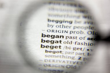 Sözlükte Başlayan sözcük veya tümcecik.