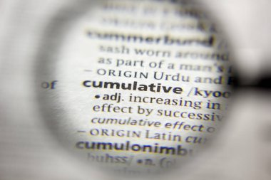 Sözlükteki kümülatif sözcük veya tümcecik.