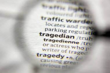 Sözlükte kelime veya kelime tragedian.