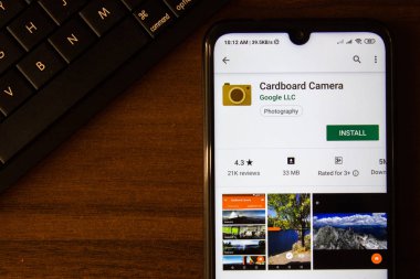 İvanovsk, Rusya-07 Temmuz 2019: akıllı telefon veya tablet ekranında karton kamera uygulaması.