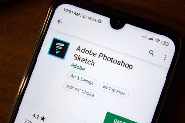 Ivanovsk, Rusya - 07 Temmuz 2019: Akıllı telefon veya tablet ekranında Adobe Photoshop Sketch uygulaması.