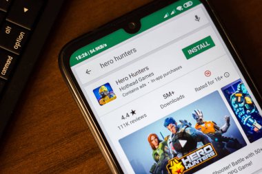 İvanovsk, Rusya-26 Haziran 2019: akıllı telefonun ekranında Hero Hunters uygulaması.