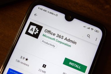 Ivanovsk, Rusya - 07 Temmuz 2019: Akıllı telefon veya tablet ekranında ofis 365 yönetim uygulaması.