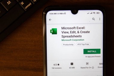 İvanovsk, Rusya-07 Temmuz 2019: akıllı telefon veya tablet ekranında Microsoft Exel uygulaması.