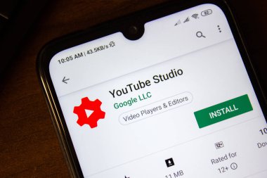 Ivanovsk, Rusya - 07 Temmuz 2019: Akıllı telefon veya tablet ekranında Youtube Studio uygulaması.