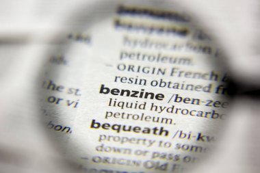 Sözlükteki benzinsözcüğü veya tümceciği.