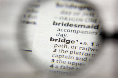 Sözlükteki köprü sözcüğü veya tümceciği.