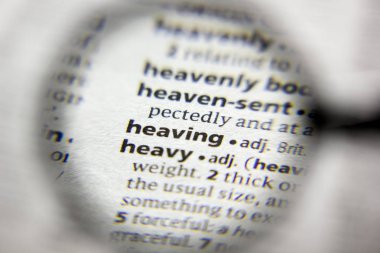 Sözlükte heaving kelimesi veya tümceciği.