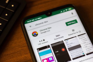 Ivanovsk, Rusya - 26 Haziran 2019: Chrome Dev uygulaması akıllı telefonun ekranında.