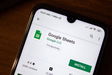 İvanovsk, Rusya-07 Temmuz 2019: akıllı telefon veya tablet ekranında Google Sheets uygulaması.