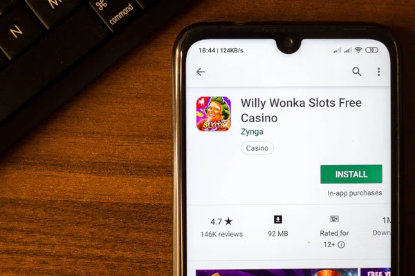 Ивановск, Россия - 26 июня 2019 года: Бесплатное приложение Willy Wonka Slots Free Casino на дисплее смартфона . — стоковое фото