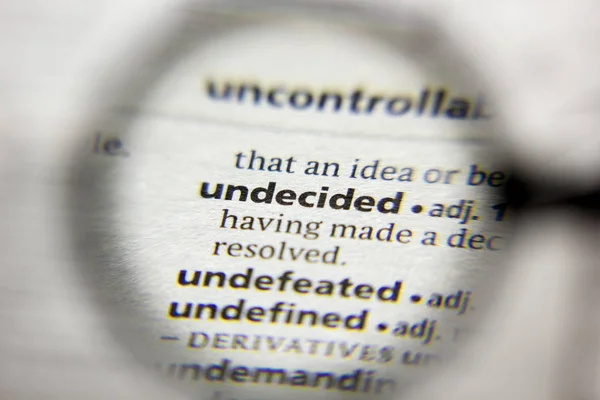 La palabra o frase Indeciso en un diccionario . — Foto de Stock