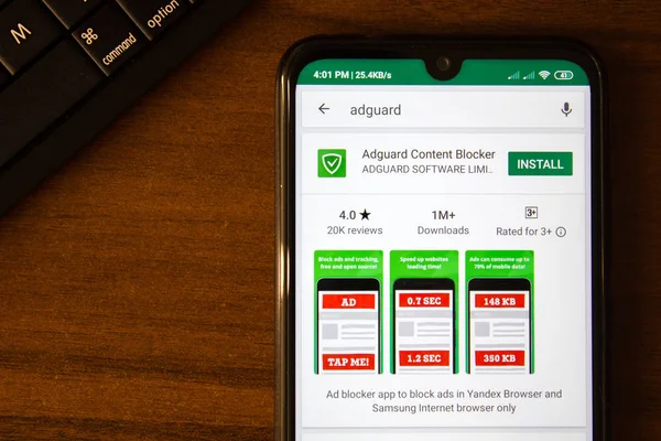 Ivanovsk, Russie - 07 juillet 2019 : Adguard Content Blocker app sur l'écran du smartphone ou de la tablette . — Photo