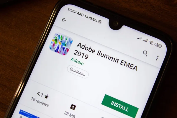 俄罗斯伊凡诺夫斯克- 2019年7月7日：Adobe Summit EMEA 2019应用程序在智能手机或平板电脑上的展示. — 图库照片