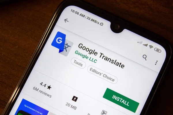 Ivanovsk, Rosja - 07 lipca 2019: Aplikacja Google Translate na wyświetlaczu smartfona lub tabletu. — Zdjęcie stockowe