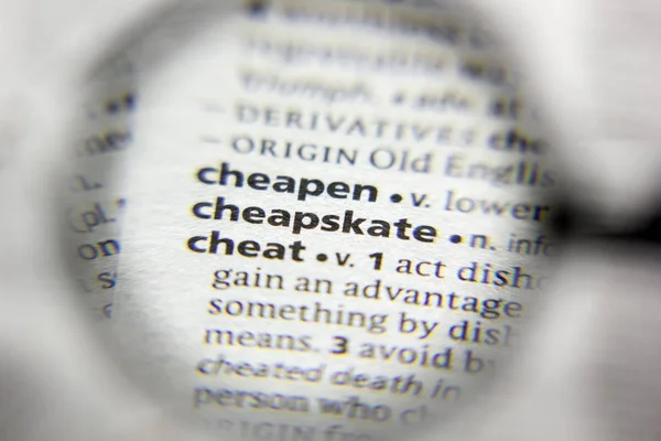 A palavra ou frase Cheapskate em um dicionário . — Fotografia de Stock